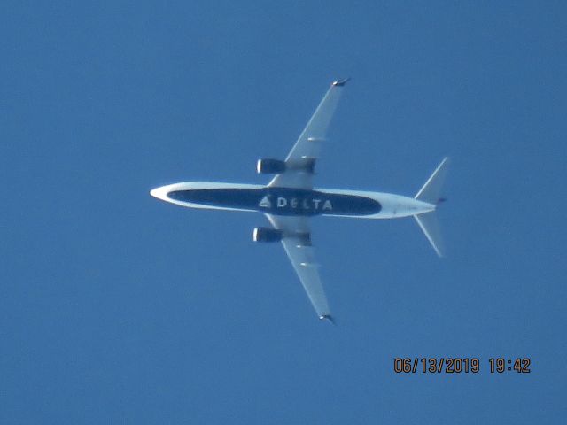 Boeing 737-900 (N843DN)