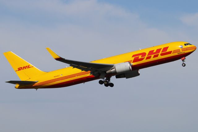 BOEING 767-300 (N644GT) - Atlas Air under DHL colours