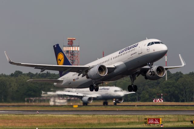 Airbus A320 (D-AIUB)