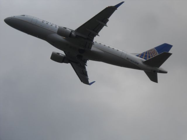 Embraer 170/175 (N654RW)