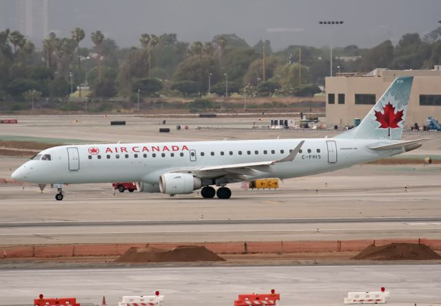 Embraer ERJ-190 (C-FHIS)