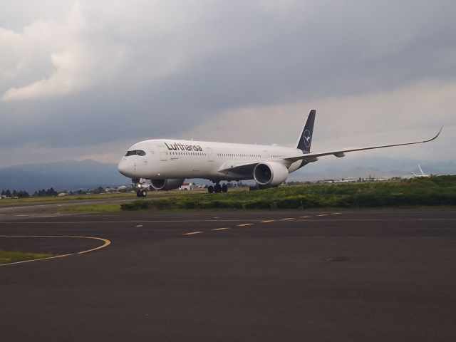 Airbus A350-900 (D-AIXL)