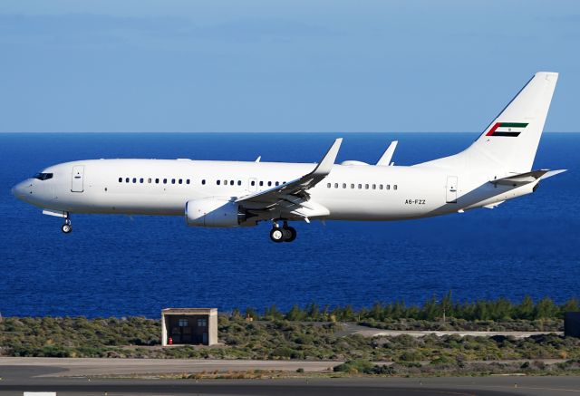 Boeing 737-800 (A6-FZZ)