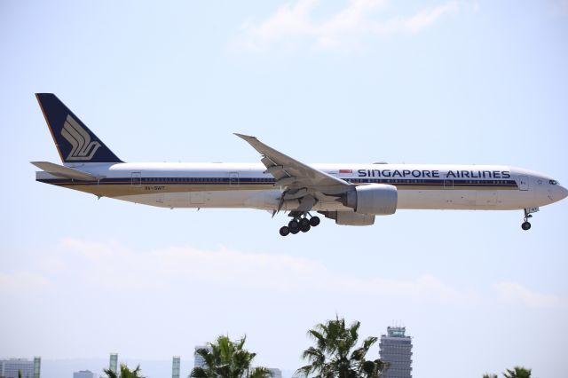 BOEING 777-300ER (9V-SWT)