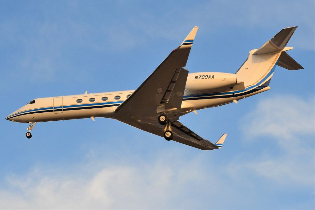 Gulfstream Aerospace Gulfstream V (N709AA) - BANK OF UTAH TRUSTEE (Priester Aviation charter) arriving 36R from EDDF/FRA at KCLT - 12/26/17