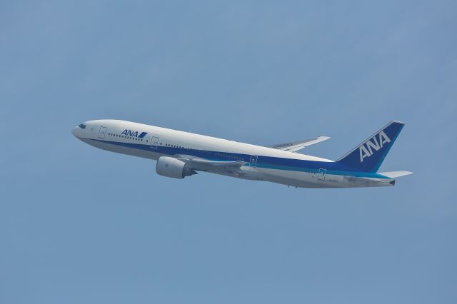 Boeing 777-200 (JA8197)