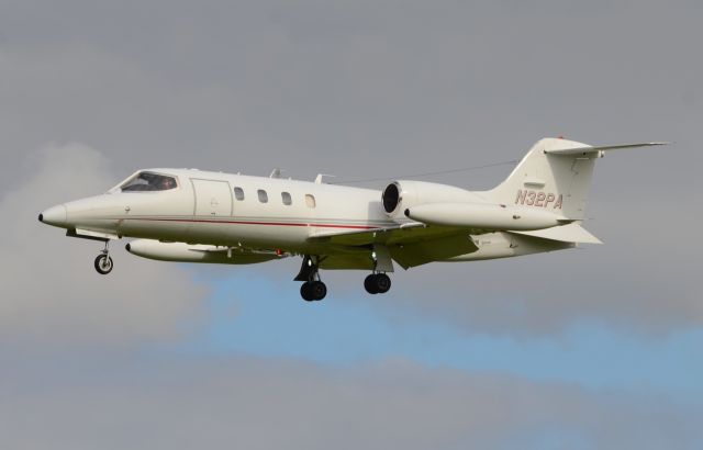 Learjet 35 (N32PA)