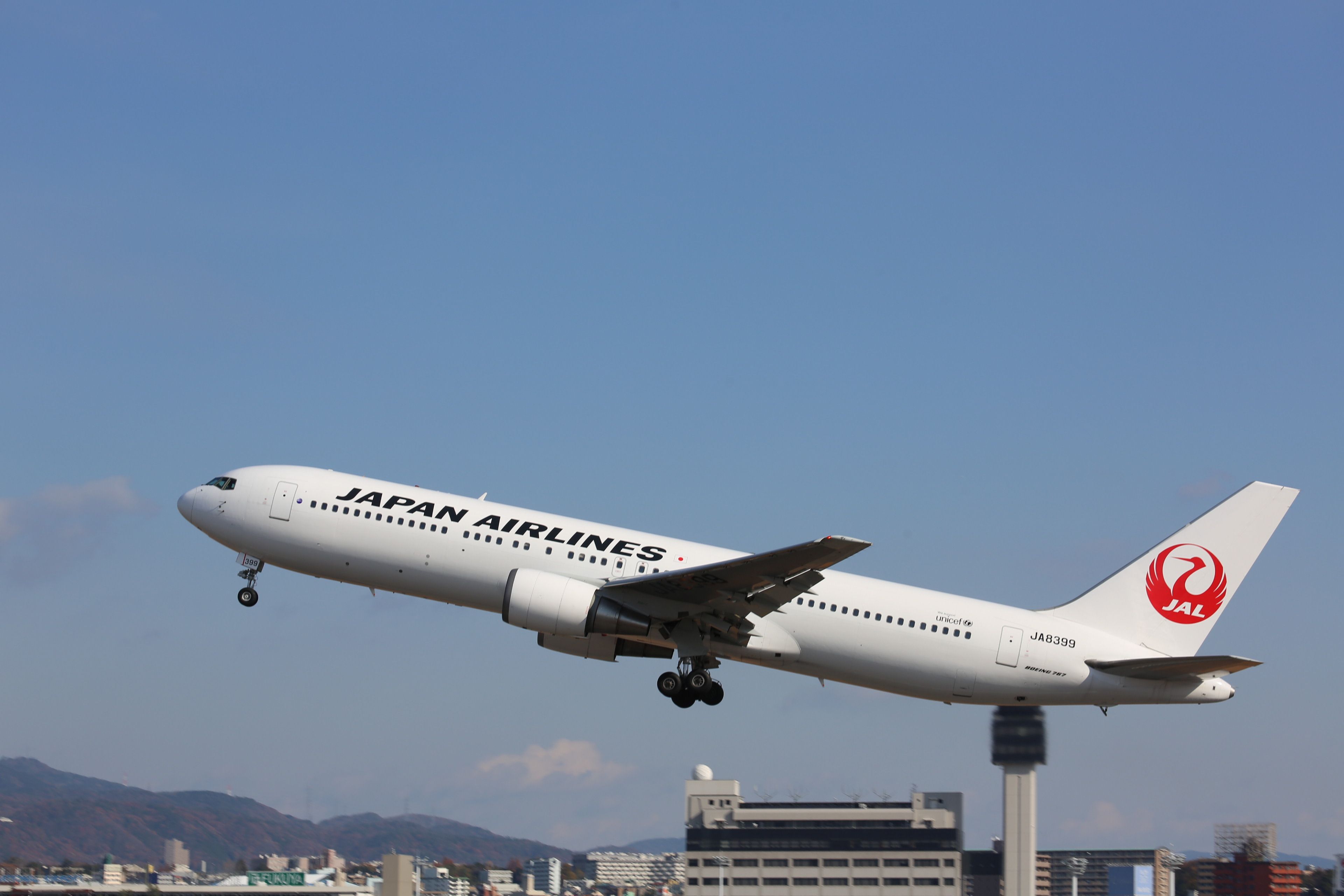BOEING 767-300 (JA8399)
