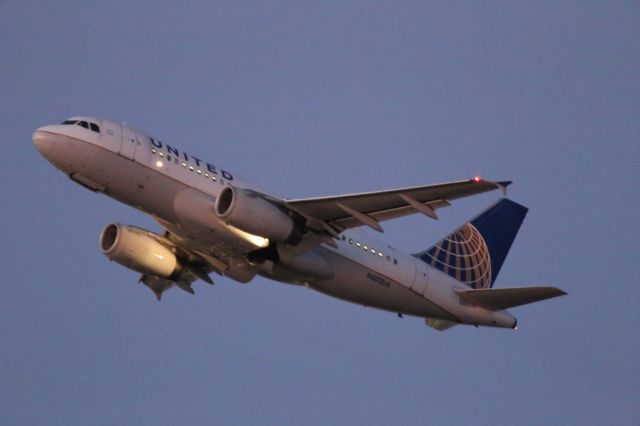 Airbus A319 (N802UA)
