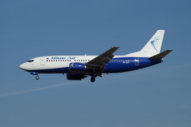 BOEING 737-300 (YR-BAF)