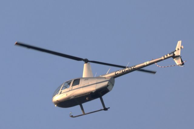 Robinson R-44 (C-GJRE) - C-GJRE Robinson R-44 Raven II Altitude 417 Mètres Vitesse 203 Km/H Survolant la ville de Lavaltrie QC. Le 23-07-2024 à 19:24.
