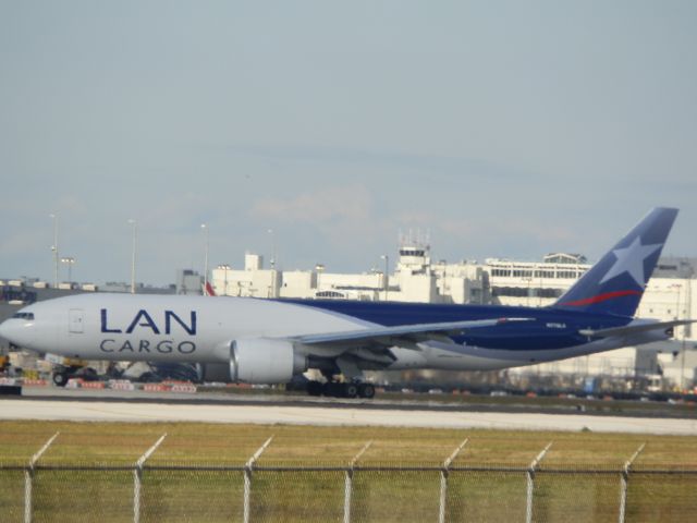 BOEING 777-200LR (N776LA)