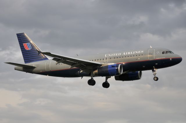 Airbus A319 (N807UA) - N807UA  A319-131  UAL  KDCA  20090509