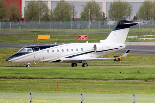 IAI Gulfstream G280 (AP-NSH) - Lining up to depart rwy 24 on 10-May-23 heading for LTAC.