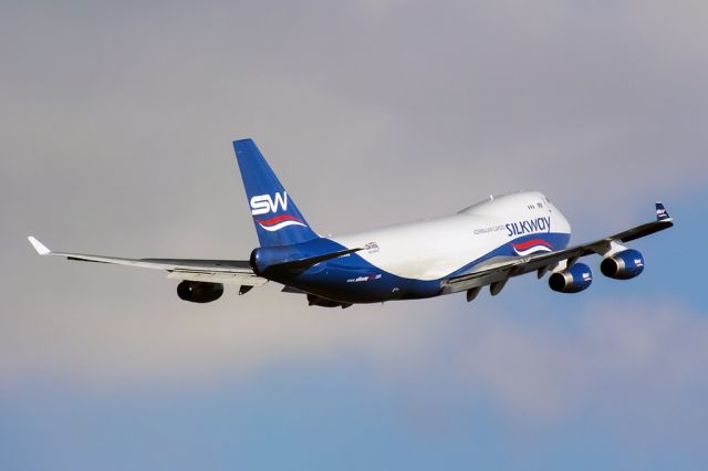 Boeing 747-400 (4K-SW008)