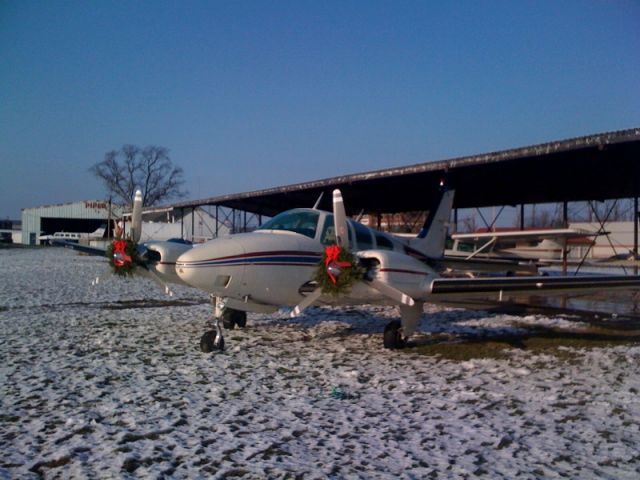 Beechcraft 55 Baron (N3HE) - Santas comming soon!