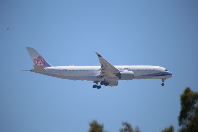 Airbus A350-900 (B-18902)