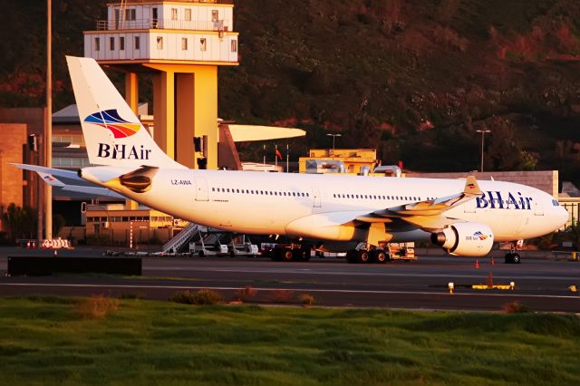 Airbus A330-200 (LZ-AWA)