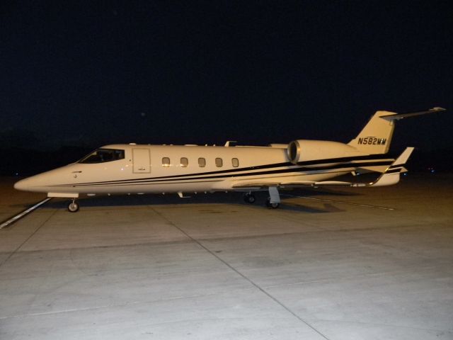 Learjet 60 (N582MM)