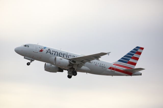 Airbus A319 (N748UW)