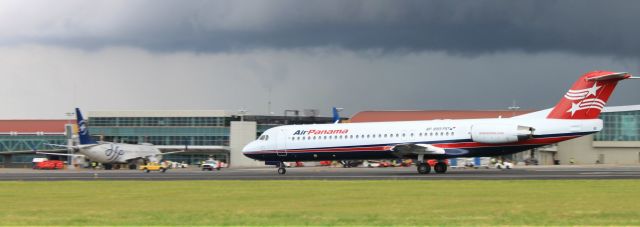 Fokker 100 (HP-1895PST)