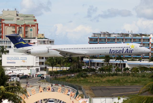 McDonnell Douglas MD-83 (PJ-MDE)