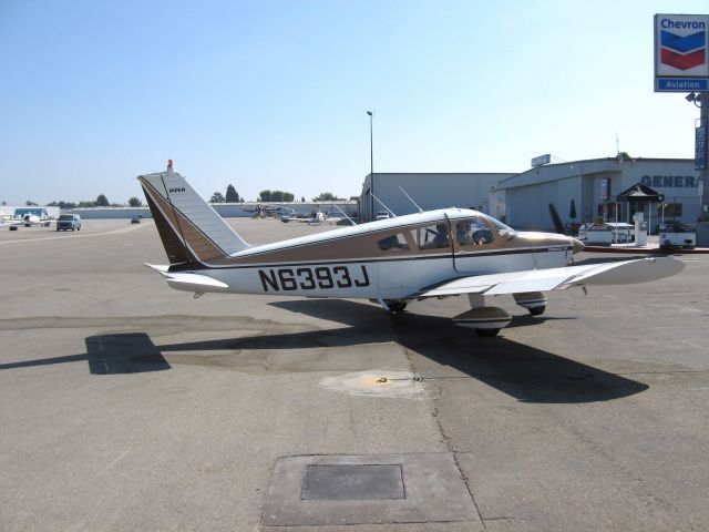 Piper Cherokee (N6393J) - Taxiing at Fullerton