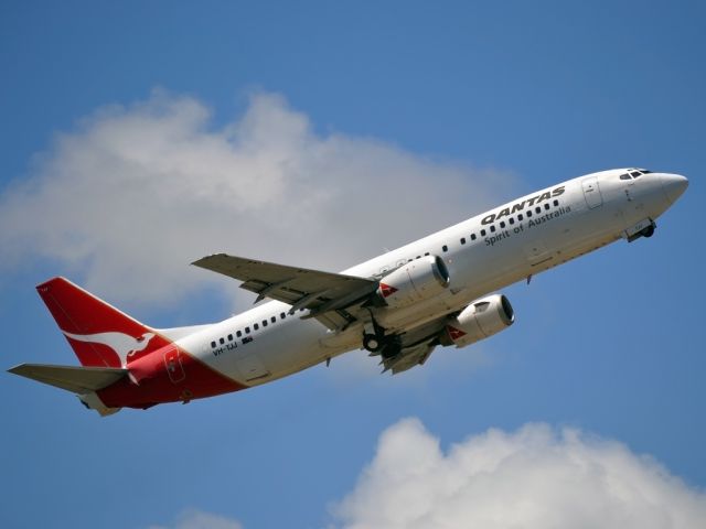 BOEING 737-400 (VH-TJJ) - Getting airborne off runway 23. Monday 19th December 2011.