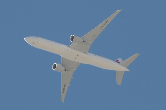 BOEING 777-300 (B-7369)