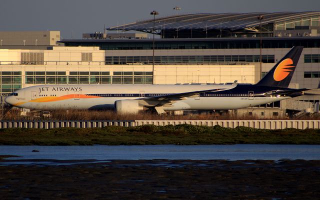 BOEING 777-300 (A6-JAF)
