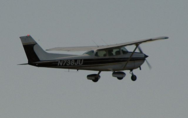 Cessna Skyhawk (N738JU) - at Queen City