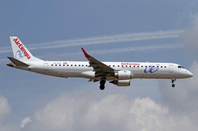 EMBRAER 195 (EC-KYP)