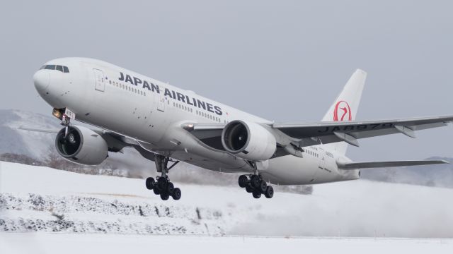 Boeing 777-200 (JA8979) - Japan Airlines / Boeing 777-289br /Dec.05.2015 Hakodate Airport [HKD/RJCH] JAPAN