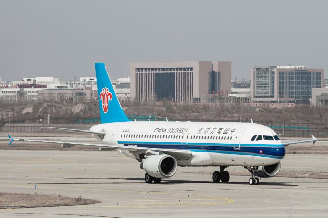 B-6292 — - A320-214(B-6292) Taxiing