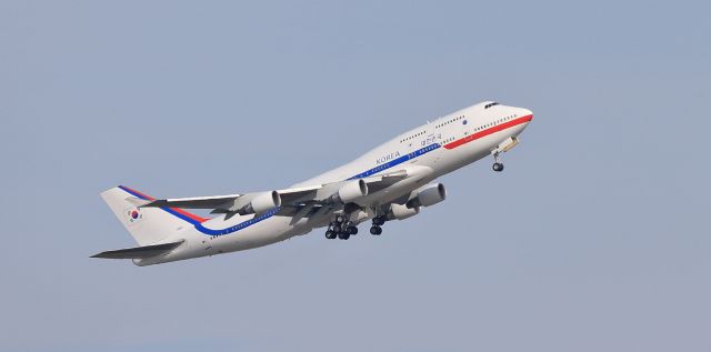 Boeing 747-200 (N10001) - Korean president leaves Finland