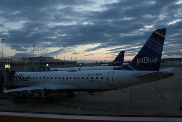 Embraer ERJ-190 (N238JB) - JetBlue Airways EMB190-195 cn39