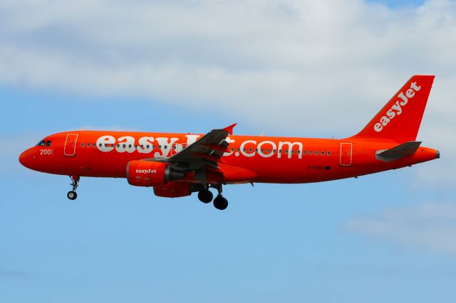 Airbus A320 (G-EZUI)