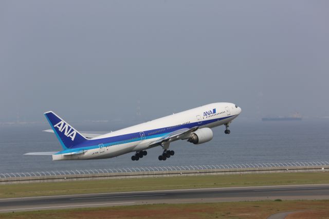 Boeing 777-200 (JA713A)