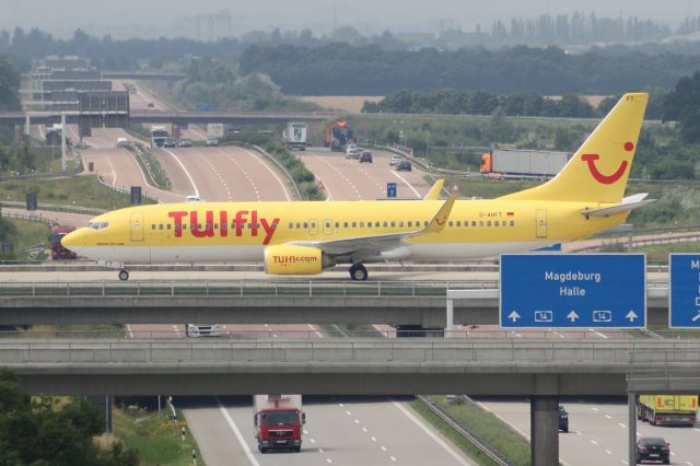 Boeing 737-800 (D-AHFT)