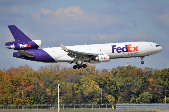 Boeing MD-11 (N588FE)