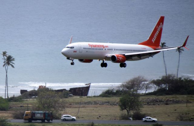 Boeing 737-800 (C-FPRP)