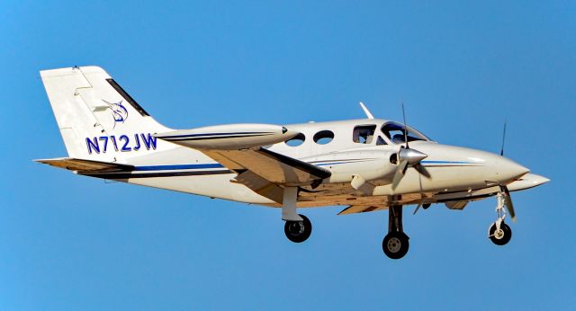 Cessna 421 (N712JW) - N712JW 1969 CESSNA 421A Golden Eagle s/n 421A0128 - North Las Vegas Airport (IATA: VGT, ICAO: KVGT, FAA LID: VGT)br /Photo: Tomás Del Corobr /November 17, 2018