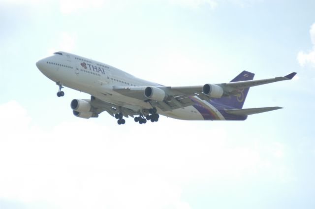 Boeing 747-400 (HS-TGY) - 9 June 2013- Flight TG 623 on final approach runway 19L from Osaka Kansai.