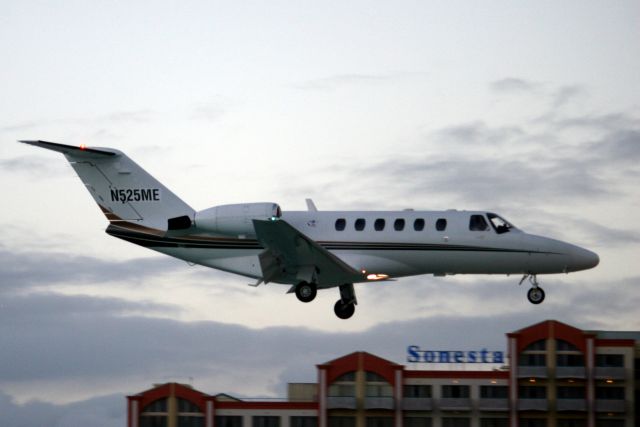 Cessna Citation CJ2+ (N525ME) - On final approach for rwy 10 on 29-Dec-13 arriving from KFPR.