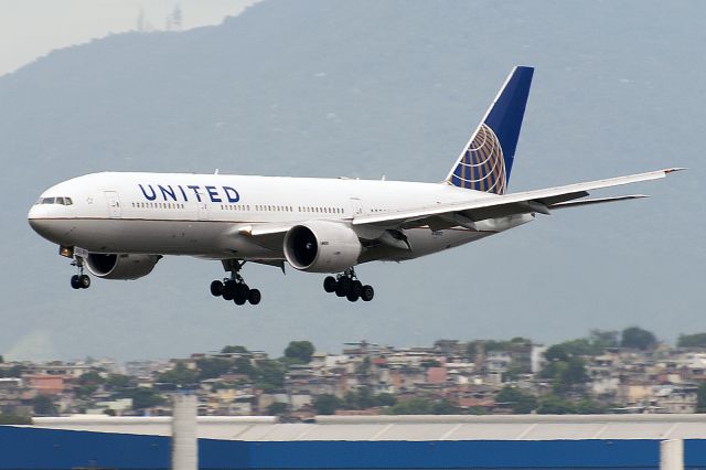 Boeing 777-200 (U780UA)