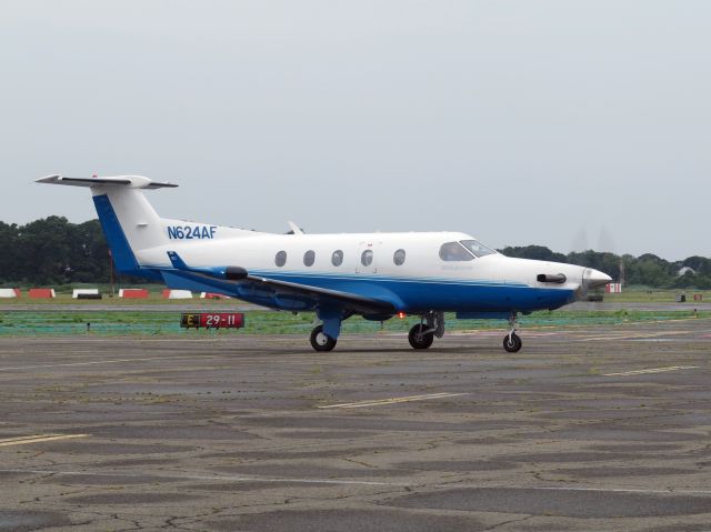 Pilatus PC-12 (N624AF) - Taxiing onto the ATLANTIC FBO ramp.