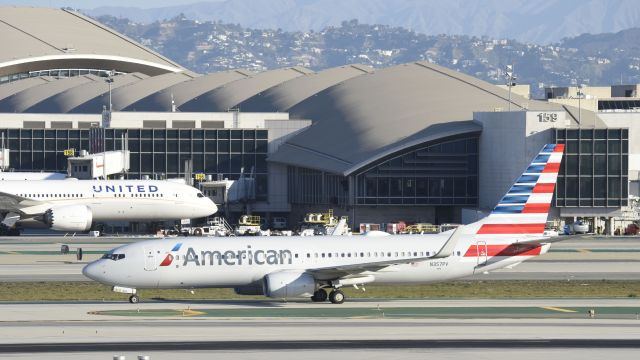 Boeing 737-800 (N357PV) - Taxiing to gate after landing on 25L at LAX