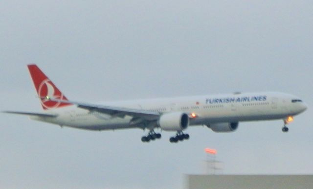 BOEING 777-300ER (TC-LJC) - At Dusk!