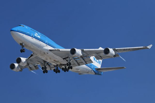 Boeing 747-200 (PH-BFA) - A KLM Royal Dutch Airlines operated Boeing 747-400 series jumbo jet on final approach in the morning, to the Los Angeles International Airport, LAX, in Westchester, Los Angeles, California