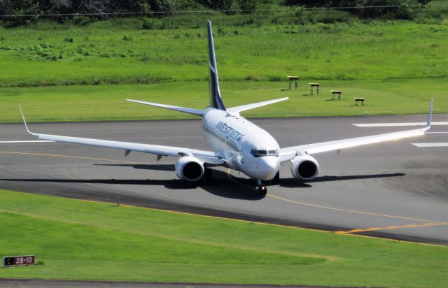 Boeing 737-700 (C-GWJO)